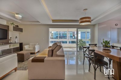 Casa, 4 quartos, 266 m² - Foto 1