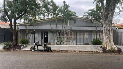 Casa, 3 quartos, 237 m² - Foto 1