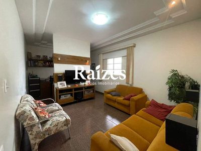 Casa, 3 quartos, 245 m² - Foto 3