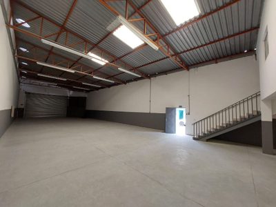 Depósito-Galpão, 349 m² - Foto 1