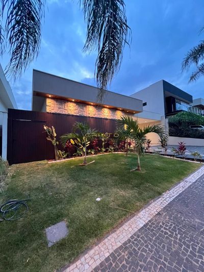 Casa, 4 quartos, 245 m² - Foto 1