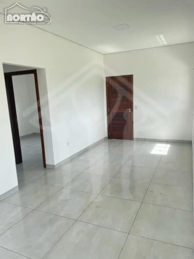 Casa, 2 quartos, 82000 m² - Foto 1