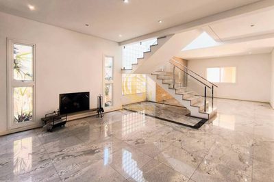 Sobrado, 3 quartos, 302 m² - Foto 1