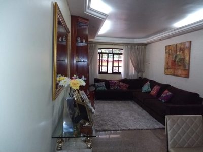 Sobrado, 3 quartos, 240 m² - Foto 2