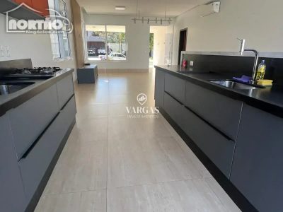 Casa, 1 quarto, 197 m² - Foto 2