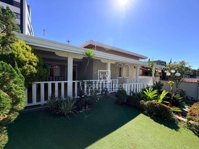 Casa, 3 quartos, 236 m² - Foto 1