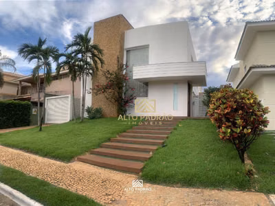 Sobrado, 3 quartos, 327 m² - Foto 1