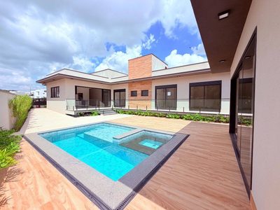 Casa, 3 quartos, 244 m² - Foto 1