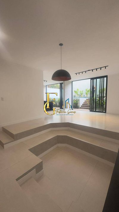Casa, 4 quartos, 282 m² - Foto 1