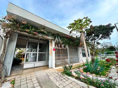 Casa, 3 quartos, 194 m² - Foto 1