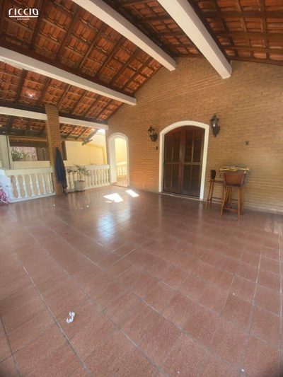 Casa, 5 quartos, 184 m² - Foto 1