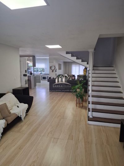 Casa, 3 quartos, 202 m² - Foto 1