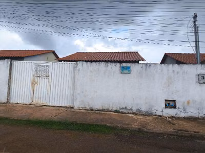Casa, 2 quartos, 200 m² - Foto 1