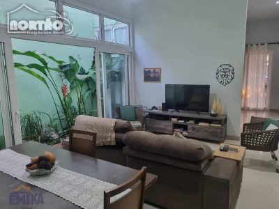 Casa, 3 quartos, 241 m² - Foto 2