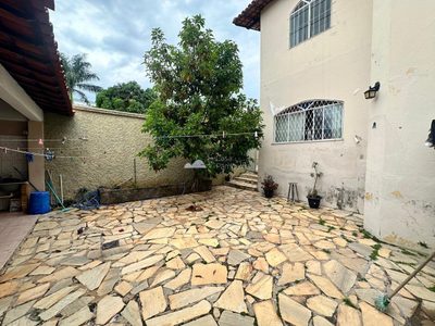 Casa, 5 quartos, 360 m² - Foto 1
