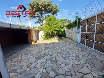 Casa, 3 quartos, 240 m² - Foto 1