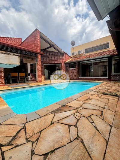 Casa, 4 quartos, 233 m² - Foto 1
