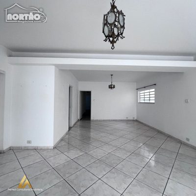 Casa, 4 quartos, 240 m² - Foto 2