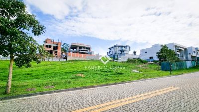 Loteamento e Condomínio, 700 m² - Foto 1