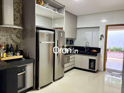 Sobrado, 4 quartos, 243 m² - Foto 2