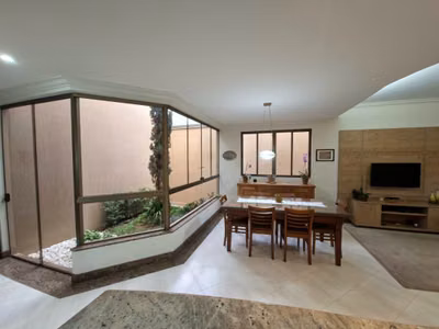 Casa, 4 quartos, 226 m² - Foto 1