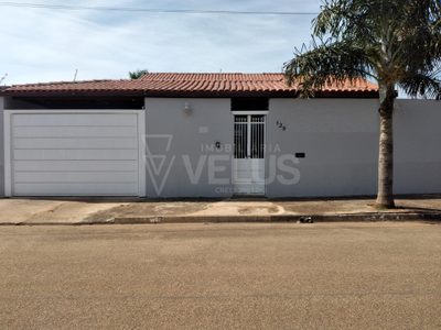 Casa, 5 quartos, 252 m² - Foto 1