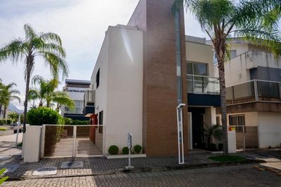 Casa, 4 quartos, 306 m² - Foto 1