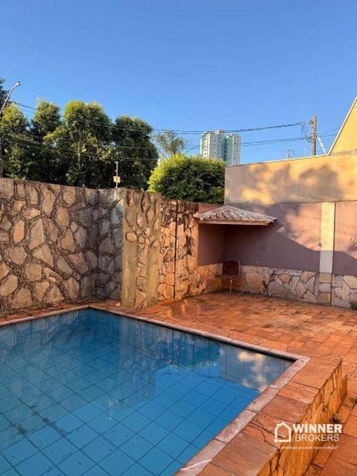 Casa, 4 quartos, 219 m² - Foto 1