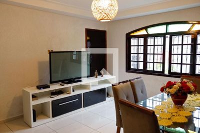 Casa, 4 quartos, 250 m² - Foto 1