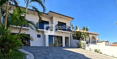Casa, 5 quartos, 233 m² - Foto 1