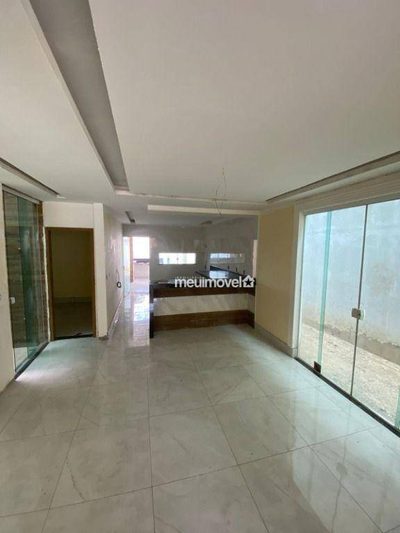 Casa, 4 quartos, 236 m² - Foto 2