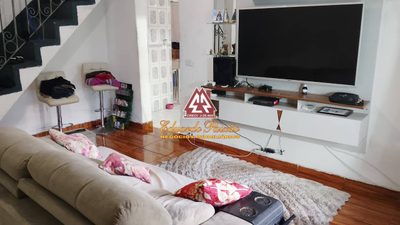 Sobrado, 3 quartos, 218 m² - Foto 1