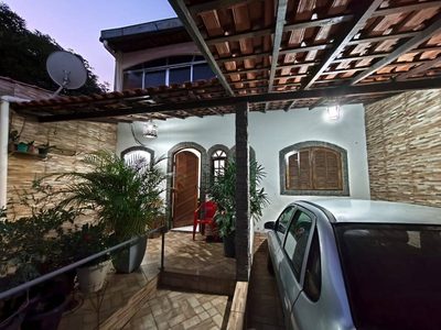 Casa, 5 quartos, 143 m² - Foto 1