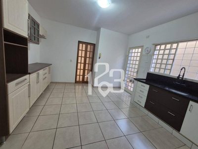 Casa, 3 quartos, 216 m² - Foto 2