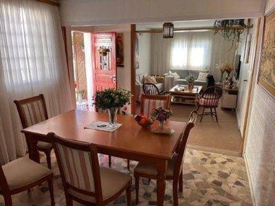 Casa, 4 quartos, 215 m² - Foto 1
