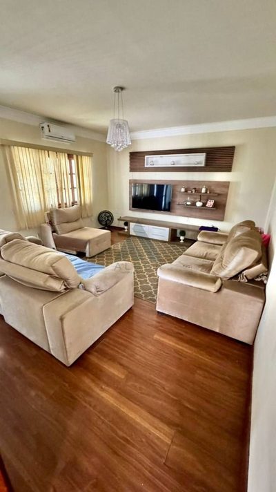 Casa, 3 quartos, 214 m² - Foto 1