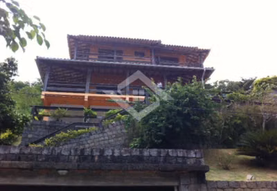 Casa, 3 quartos, 219 m² - Foto 1
