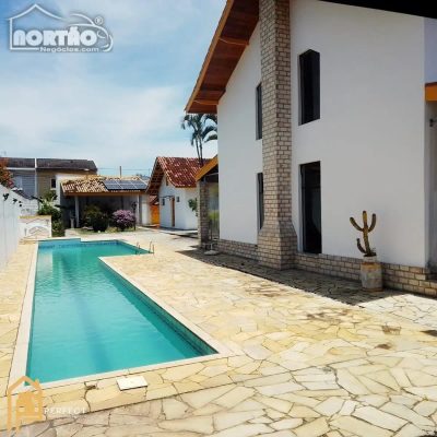 Casa, 3 quartos, 330 m² - Foto 1