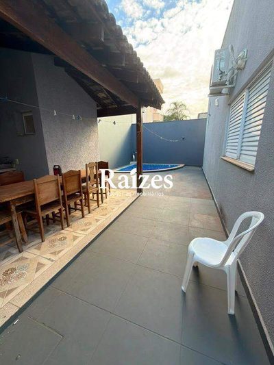 Casa, 3 quartos, 224 m² - Foto 2