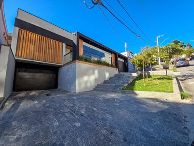 Casa, 3 quartos, 279 m² - Foto 1