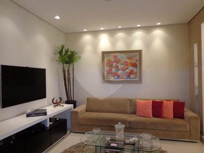 Casa, 3 quartos, 210 m² - Foto 1