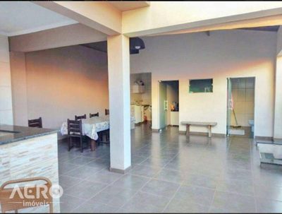 Casa, 3 quartos, 240 m² - Foto 1