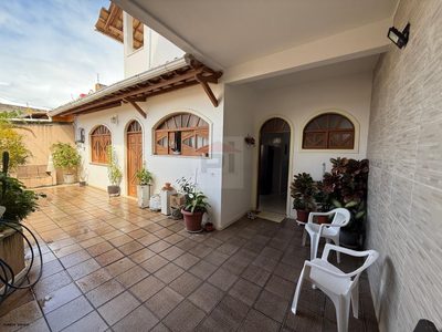 Casa, 4 quartos, 280 m² - Foto 1