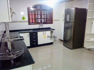 Sobrado, 4 quartos, 180 m² - Foto 1