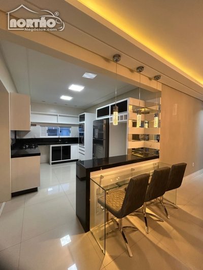 Casa, 4 quartos, 222 m² - Foto 1