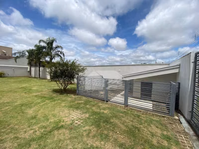 Loteamento e Condomínio, 250 m² - Foto 1