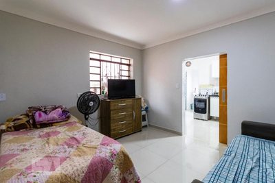 Casa, 1 quarto, 179 m² - Foto 2