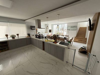 Sobrado, 4 quartos, 330 m² - Foto 1