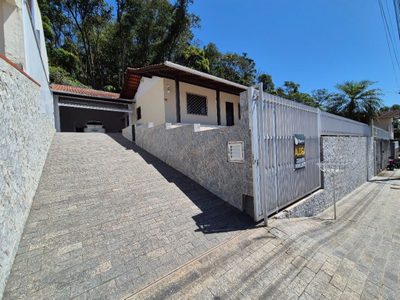 Casa, 2 quartos, 200 m² - Foto 1