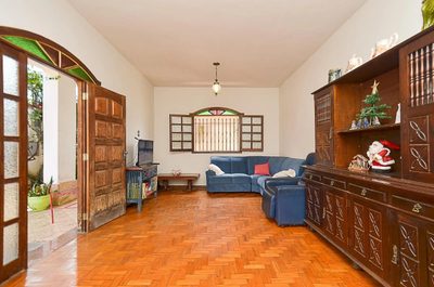 Casa, 6 quartos, 250 m² - Foto 1